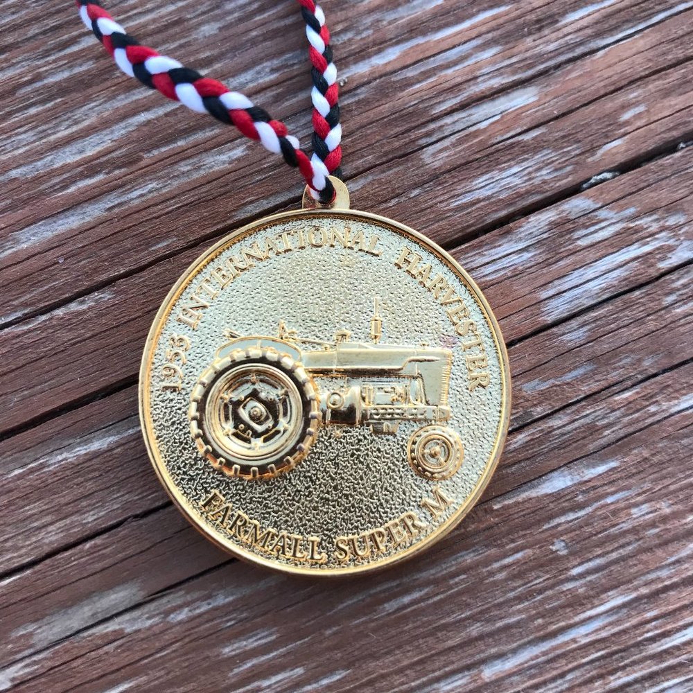 Ertl The Farmall Super M Precision Series #8 medallion